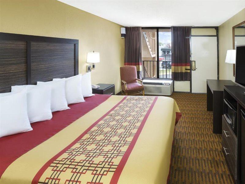 Columbus Grand Hotel & Banquet Center Экстерьер фото