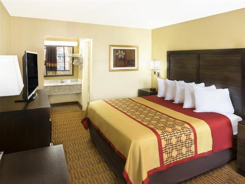 Columbus Grand Hotel & Banquet Center Экстерьер фото