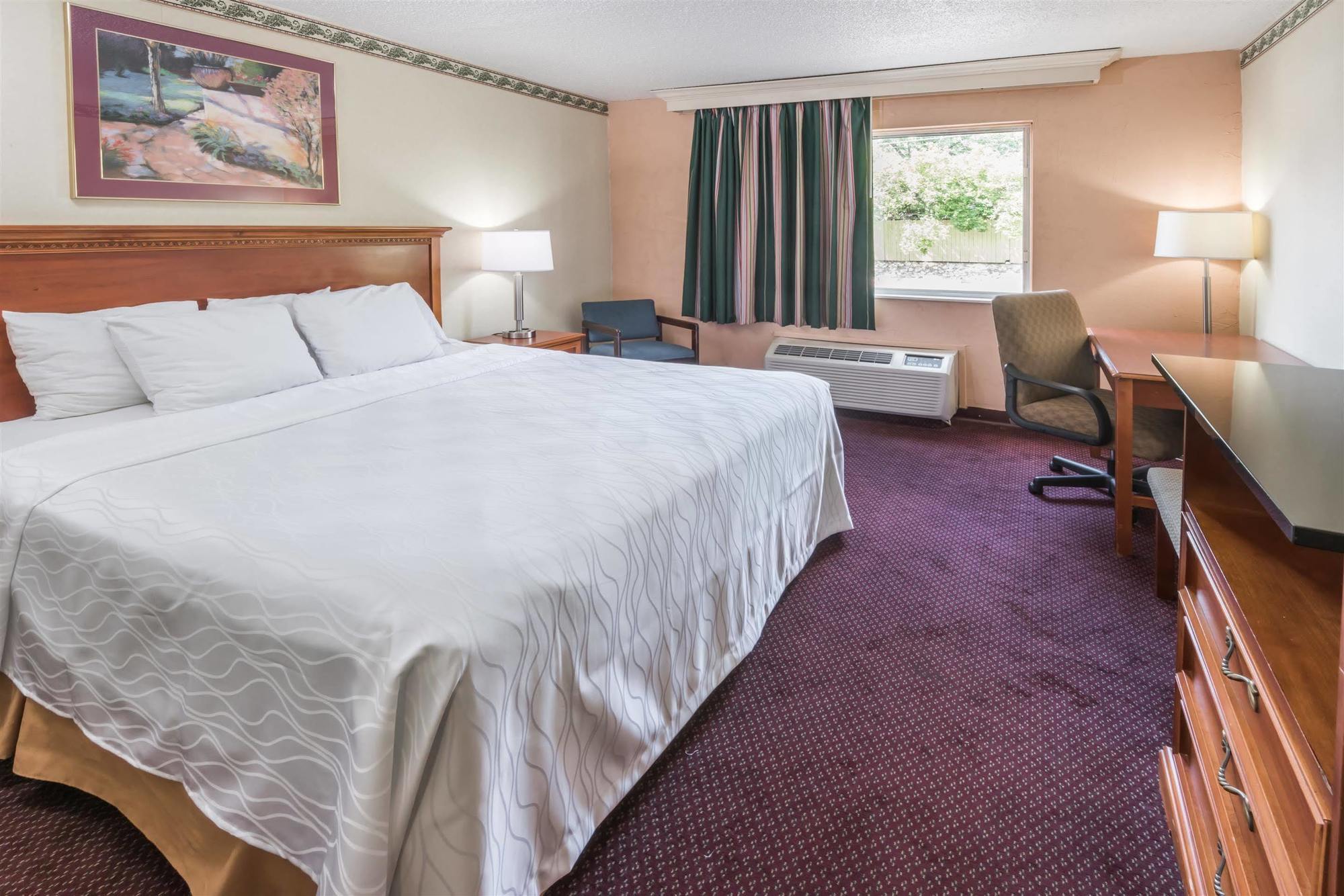 Columbus Grand Hotel & Banquet Center Экстерьер фото