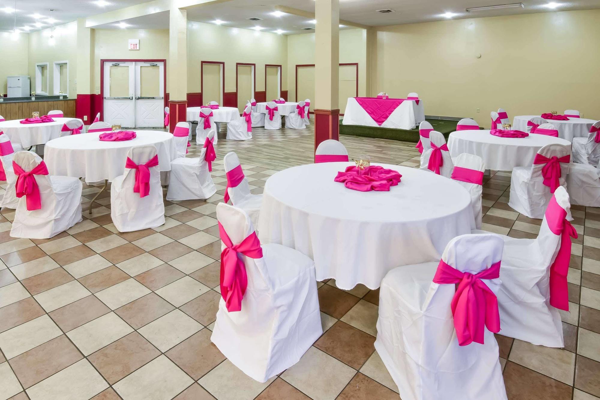 Columbus Grand Hotel & Banquet Center Экстерьер фото