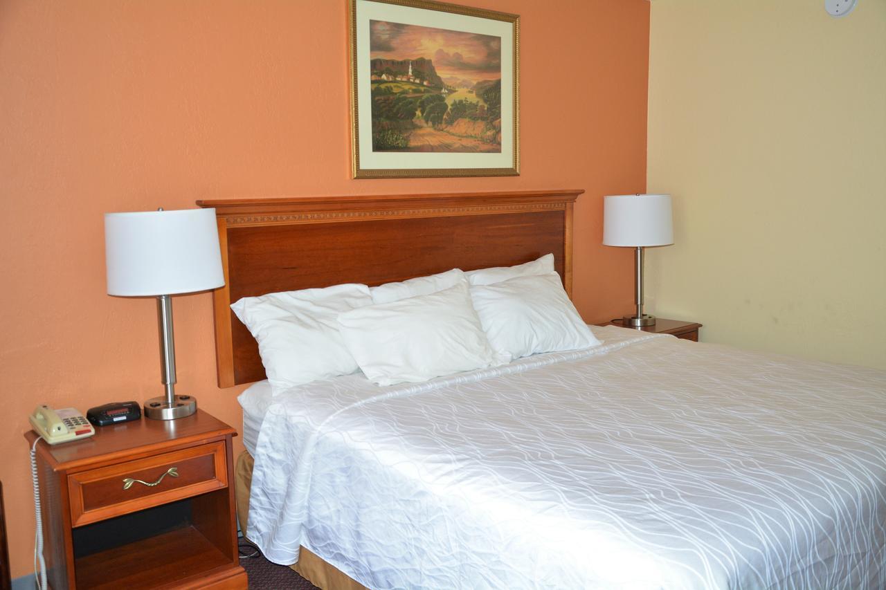Columbus Grand Hotel & Banquet Center Экстерьер фото